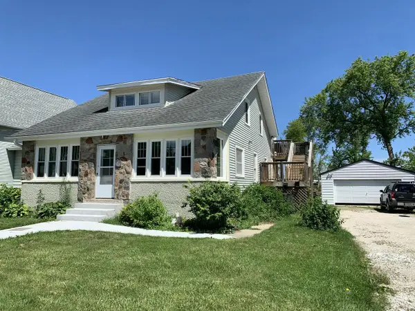 208 Clark STREET, Pewaukee, WI 53072