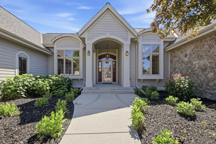 7306 S Stone Hedge DRIVE, Franklin, WI 53132 - #2