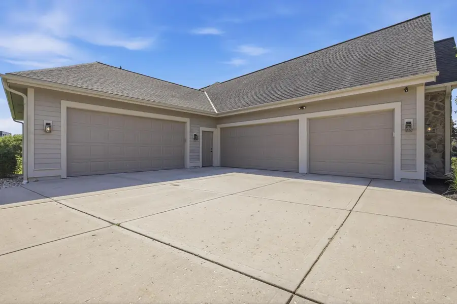 7306 S Stone Hedge DRIVE, Franklin, WI 53132 - #3