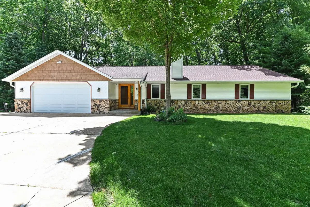 27151 Ridgewood TRAIL, Waterford, WI 53185 - #1