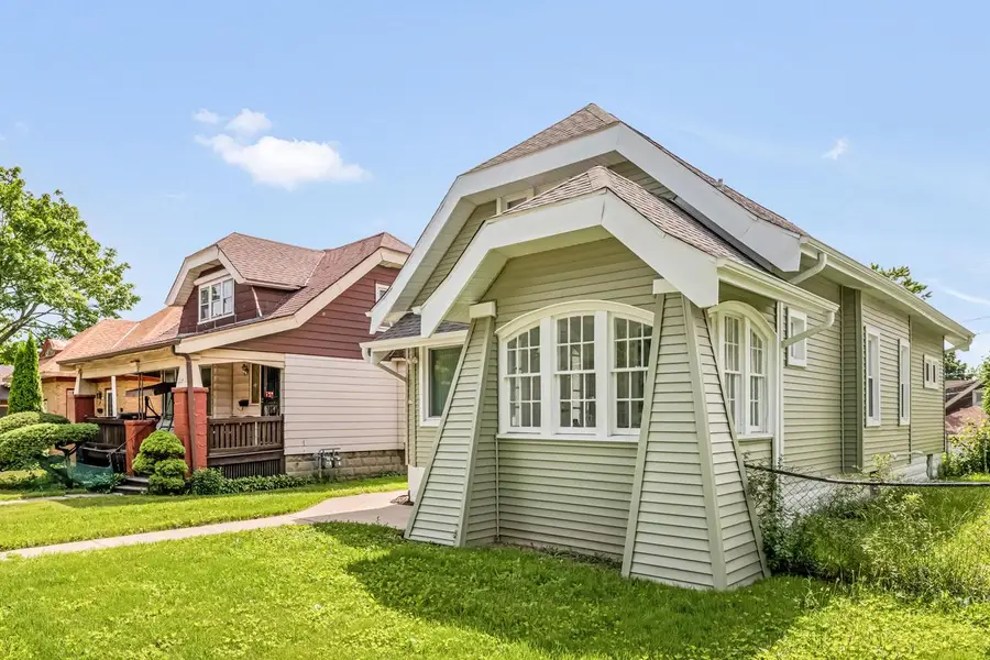3713 N 15th STREET, Milwaukee, WI 53206 - #2
