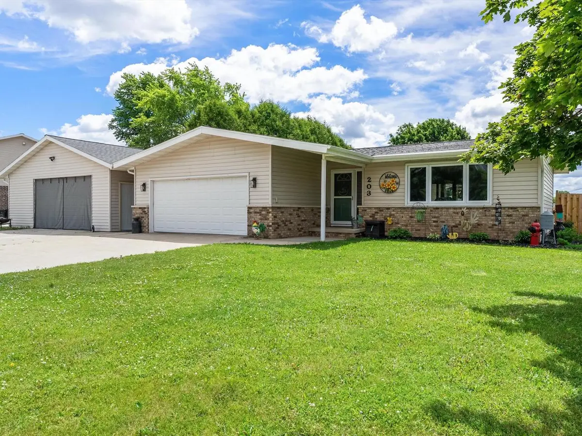 203 Oakwood DRIVE, Manitowoc, WI 54220 - #1
