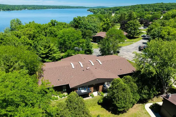22 Zurich COURT #22-06, Lake Geneva, WI 53147