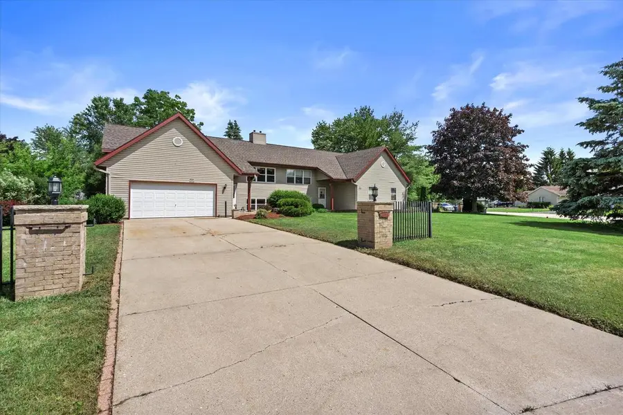 W245N6566 Bowling Green STREET, Sussex, WI 53089 - #2