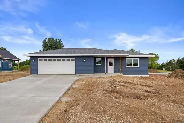 120 Ervalice COURT, Random Lake, WI 53075
