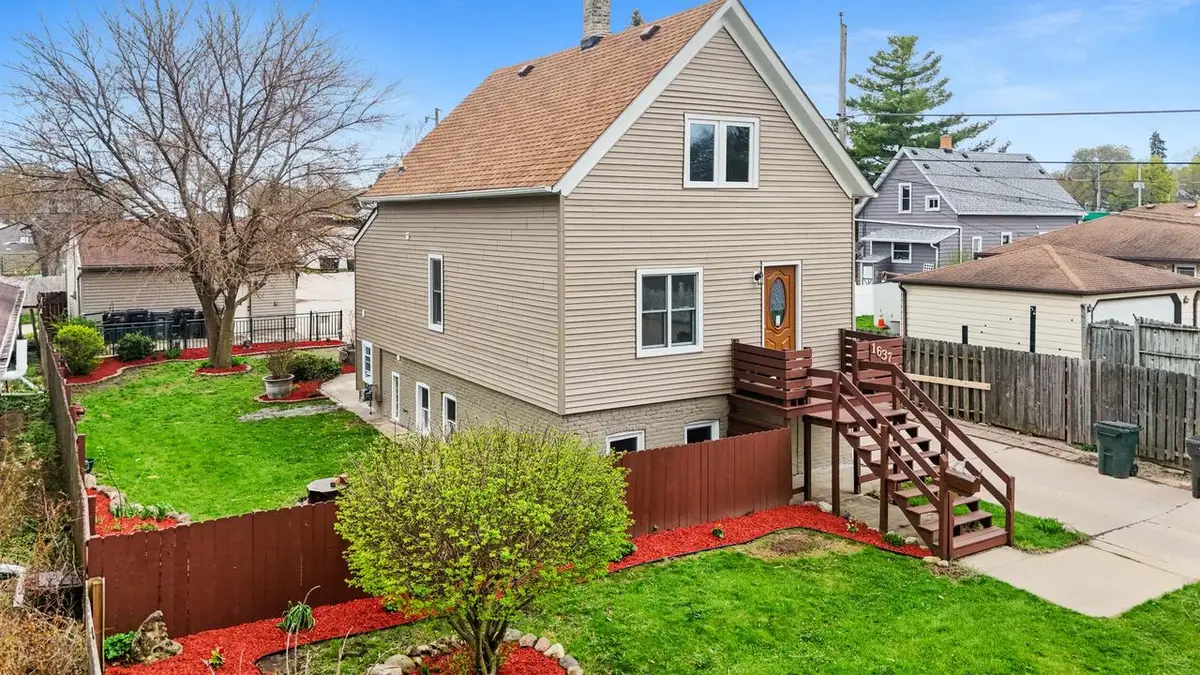 1637 Maple STREET, South Milwaukee, WI 53172 - #1