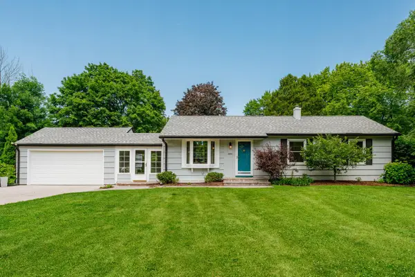 834 E Glencoe PLACE, Bayside, WI 53217