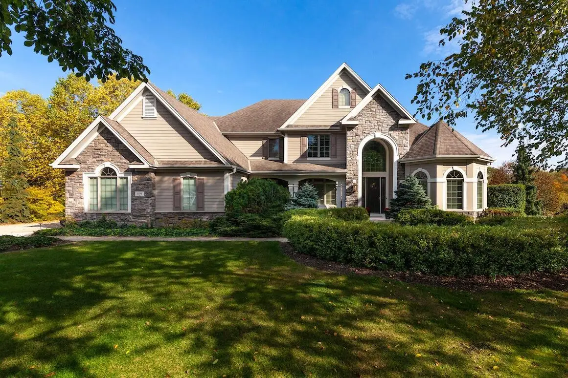 1194 Four Winds WAY, Hartland, WI 53029 - #1
