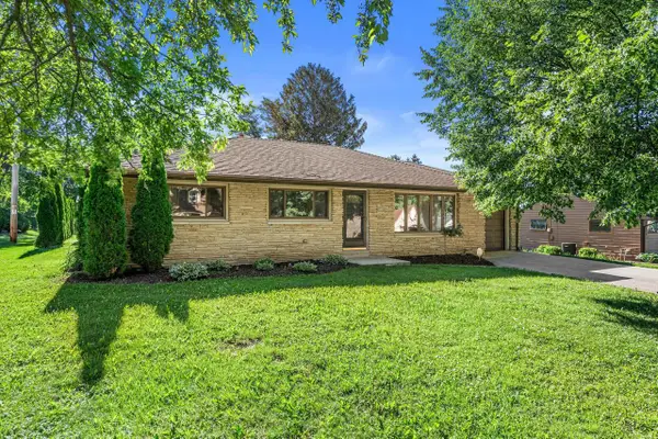 W238N6498 Elmwood AVENUE, Sussex, WI 53089
