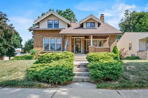 4834 W Wisconsin AVENUE, Milwaukee, WI 53208