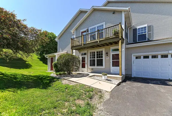 1202 Woodbury COMMON #A, Waukesha, WI 53189