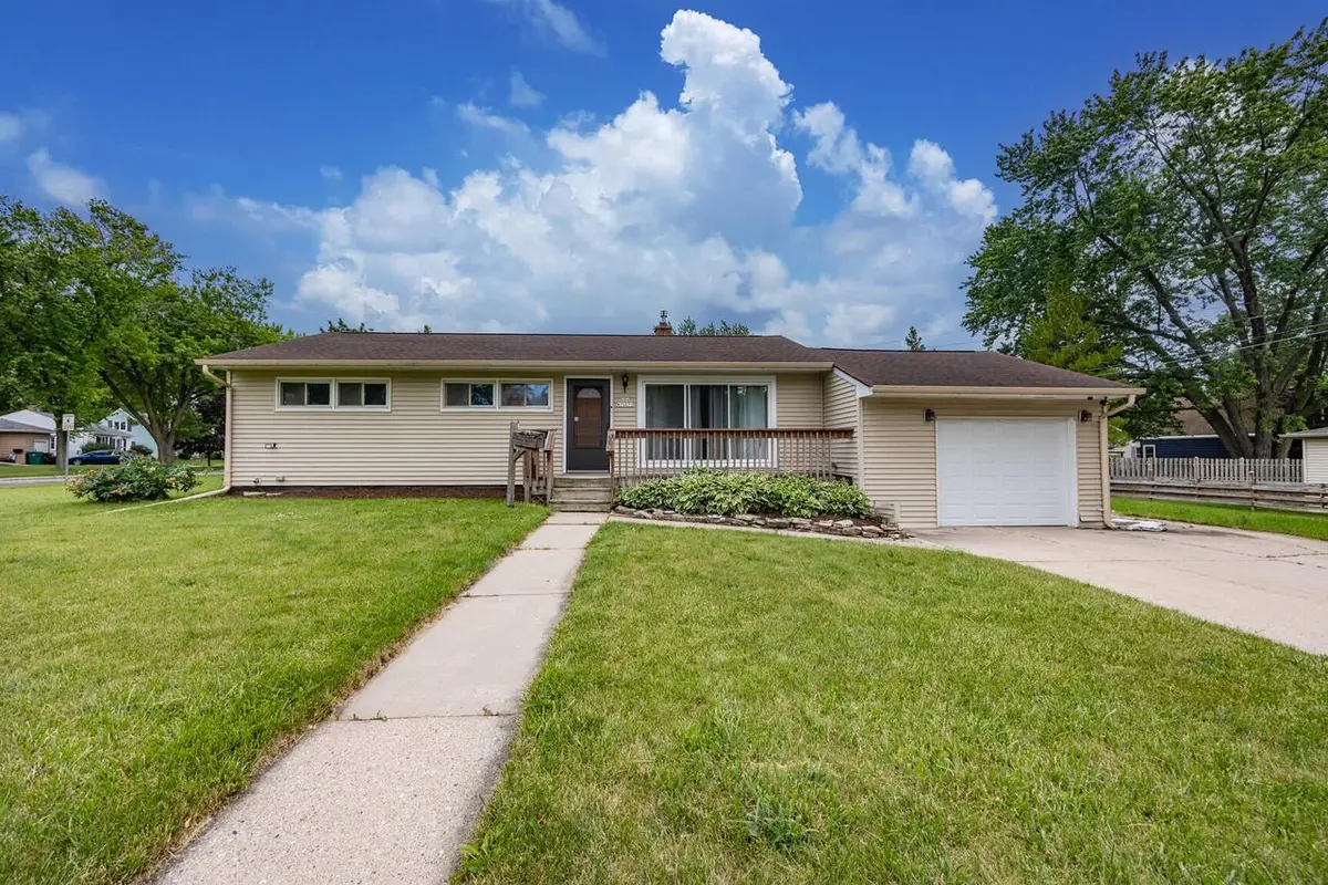 N84W16651 Ann AVENUE, Menomonee Falls, WI 53051 - #1