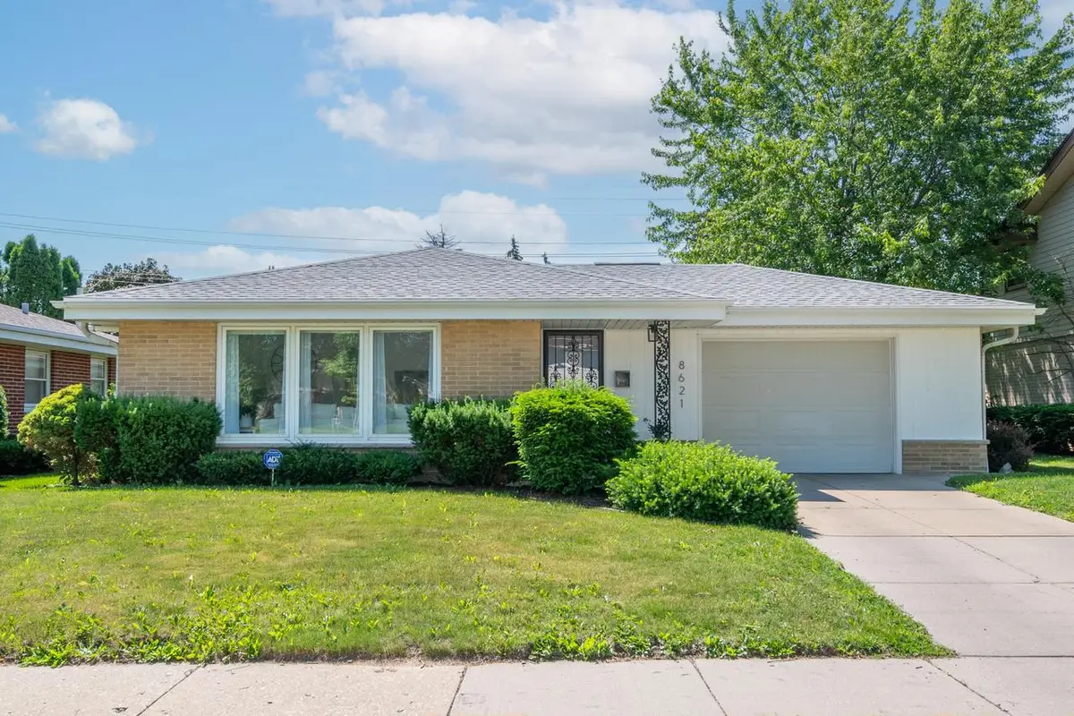 8621 W Grantosa DRIVE, Milwaukee, WI 53225 - #1