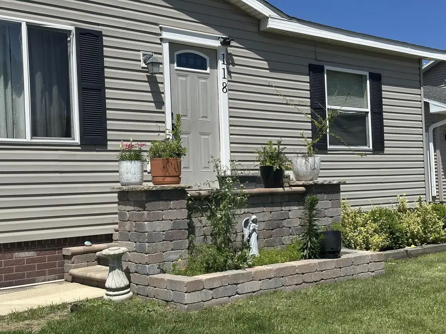 118 S Eastown Manor, Elkhorn, WI 53121 - #2