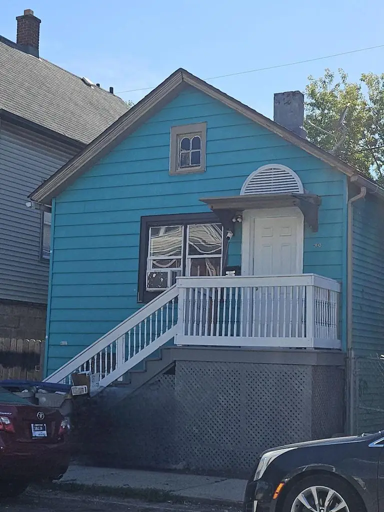 2049 S 15 PLACE, Milwaukee, WI 53204 - #1