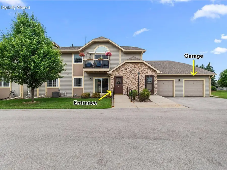 320 E Washington STREET #4, Slinger, WI 53086 - #3