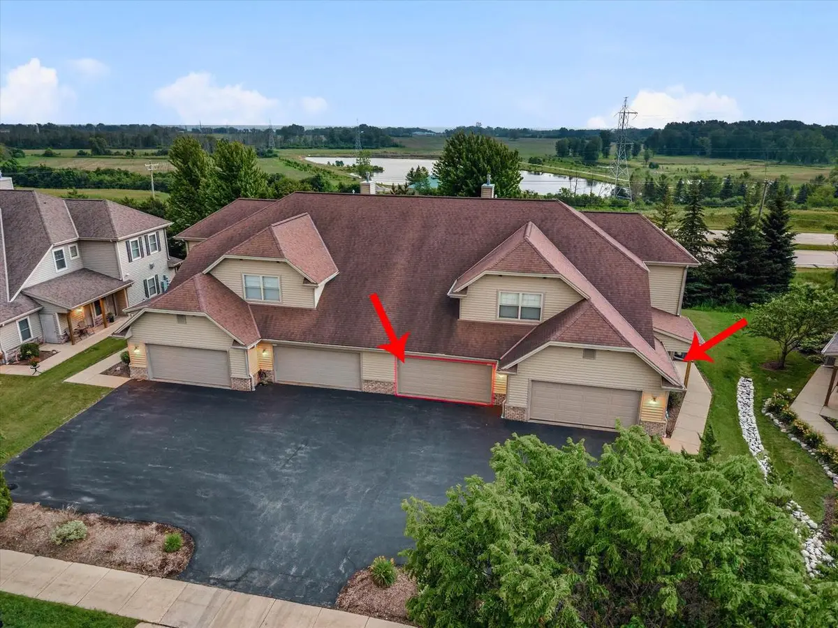 1724 New Port Vista DRIVE, Grafton, WI 53024 - #1