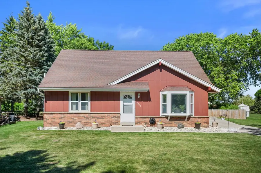 7434 S Logan AVENUE, Oak Creek, WI 53154 - #2
