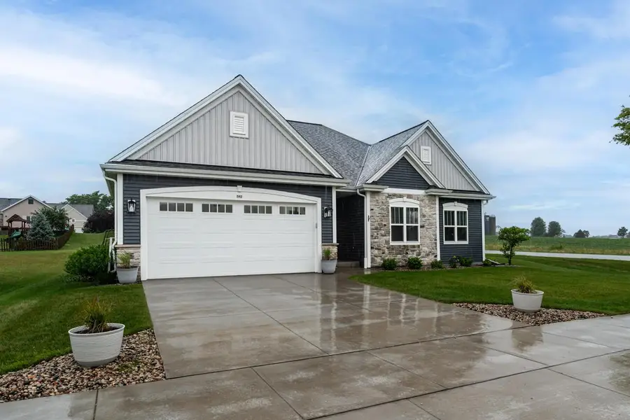 542 Tahoe LANE, Hartford, WI 53027 - #2