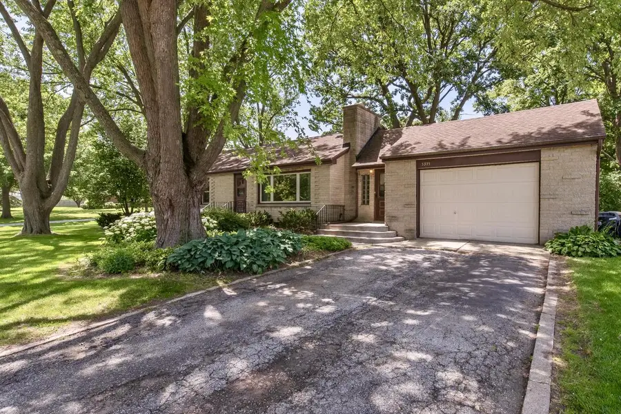 5375 S Tuckaway DRIVE, Greenfield, WI 53221 - #2