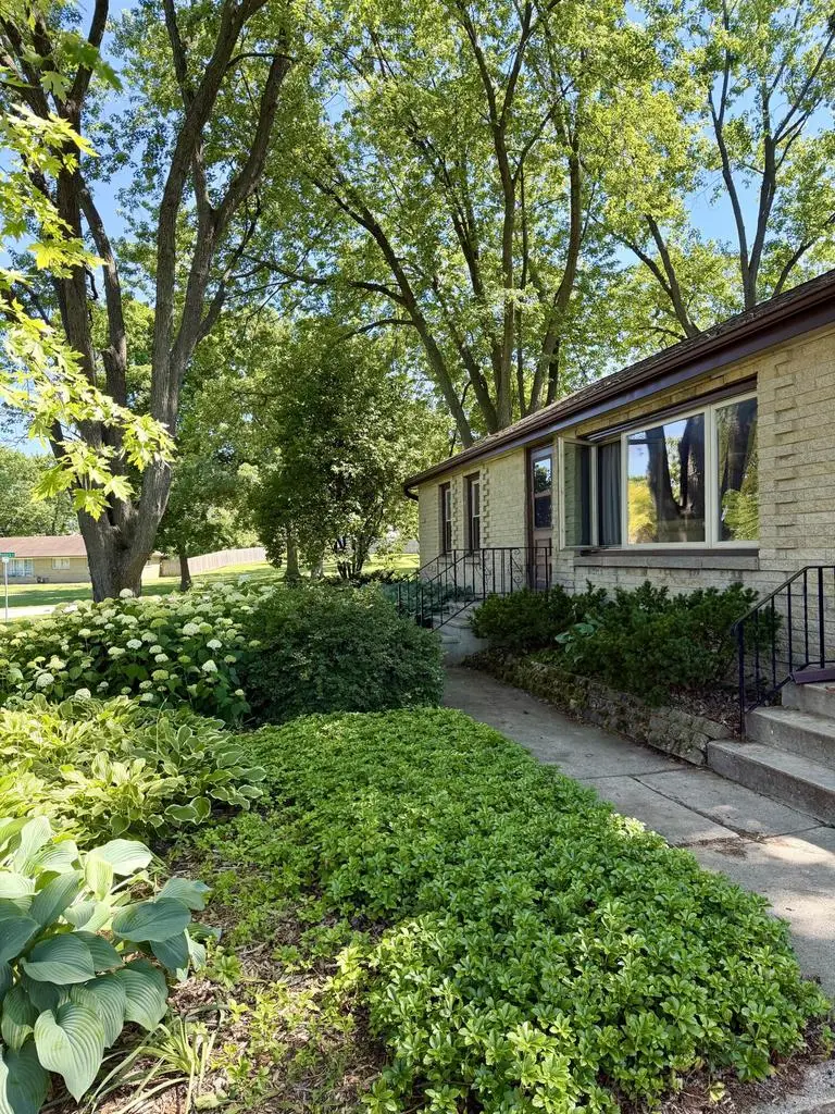 5375 S Tuckaway DRIVE, Greenfield, WI 53221 - #3
