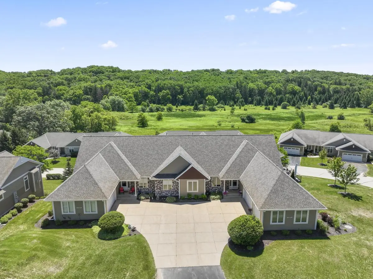 W314N352 Lara LANE #402, Delafield, WI 53018 - #1