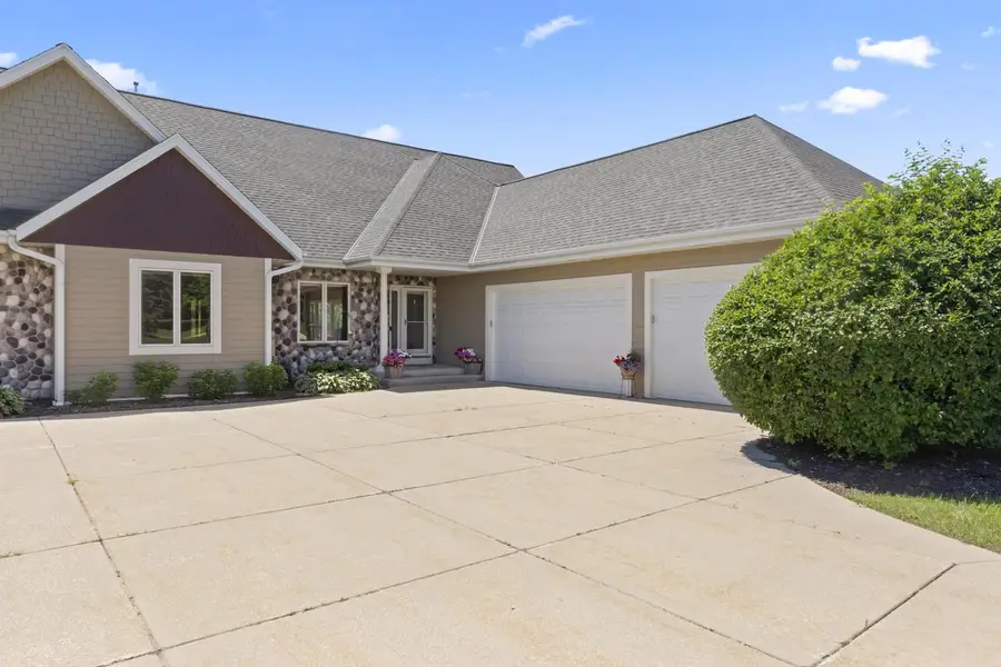 W314N352 Lara LANE #402, Delafield, WI 53018 - #2