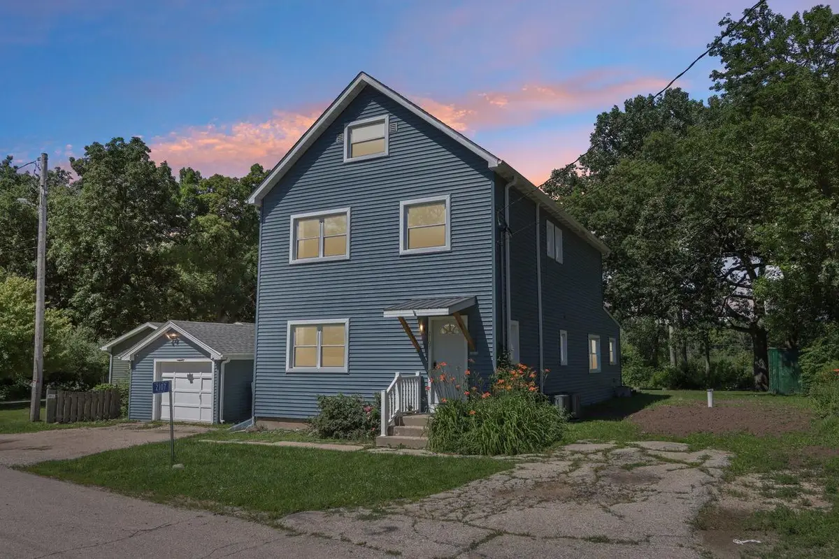 2107 Haegele DRIVE, Twin Lakes, WI 53181 - #1