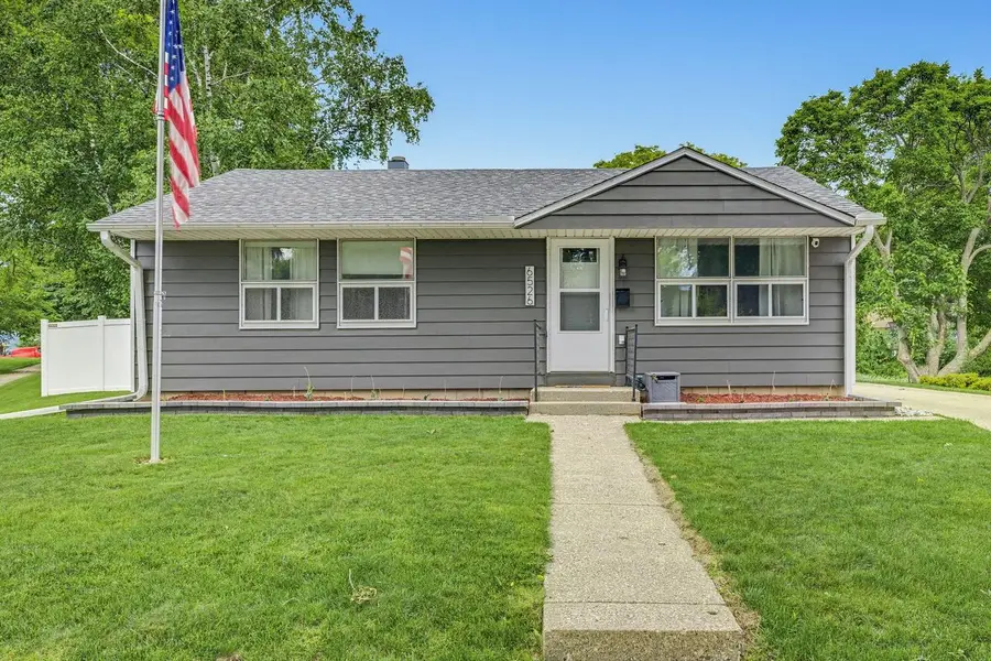 6526 W Burdick AVENUE, Milwaukee, WI 53219 - #2