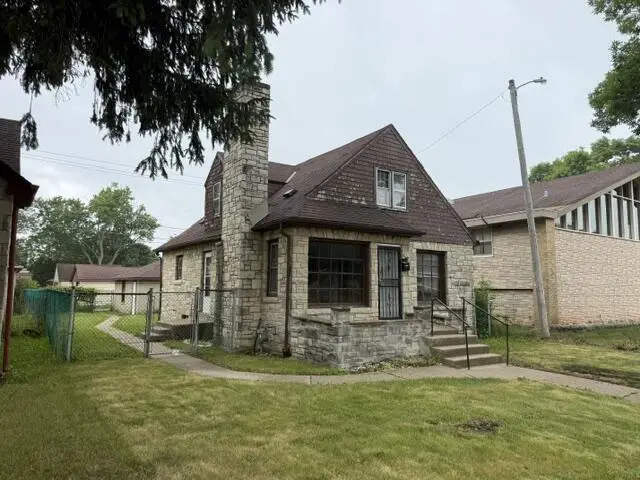 2421 W Hampton AVENUE, Milwaukee, WI 53209 - #1