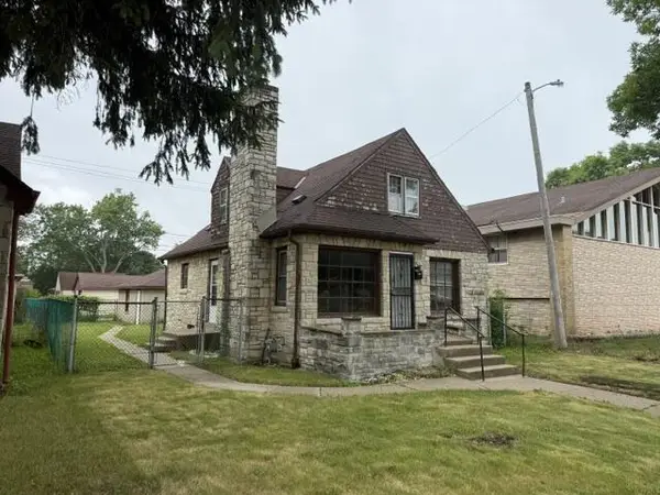 2421 W Hampton AVENUE, Milwaukee, WI 53209