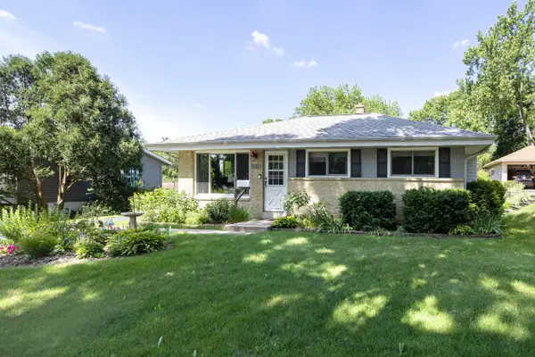 1532 S Grand AVENUE, Waukesha, WI 53189