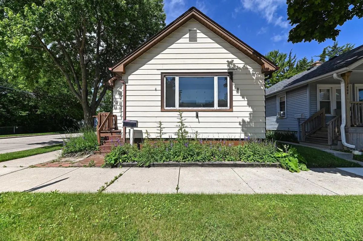 3400 S 8th AVENUE, Racine, WI 53402 - #1