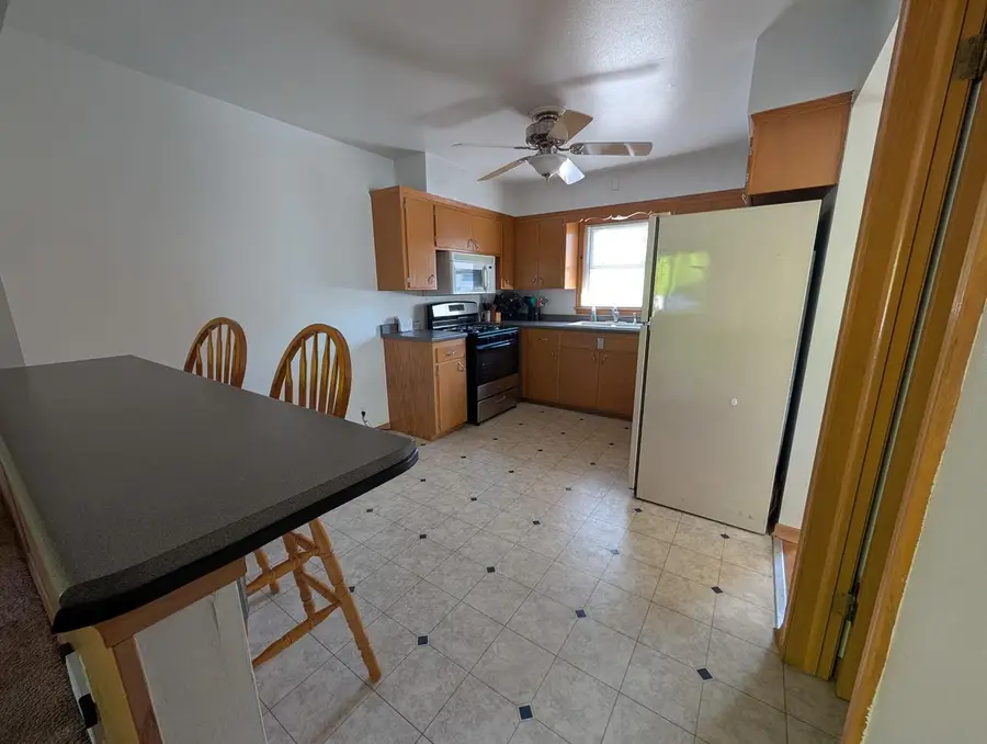 8827 W Burdick AVENUE, Milwaukee, WI 53227 - #3
