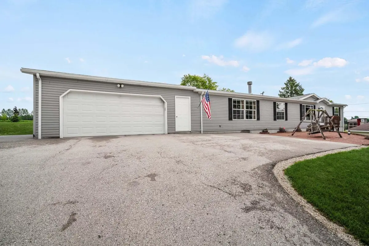 1757 Cedarview DRIVE, Saint Cloud, WI 53079 - #1