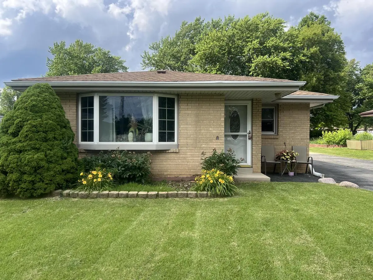 5324 W Allerton AVENUE, Greenfield, WI 53220 - #1