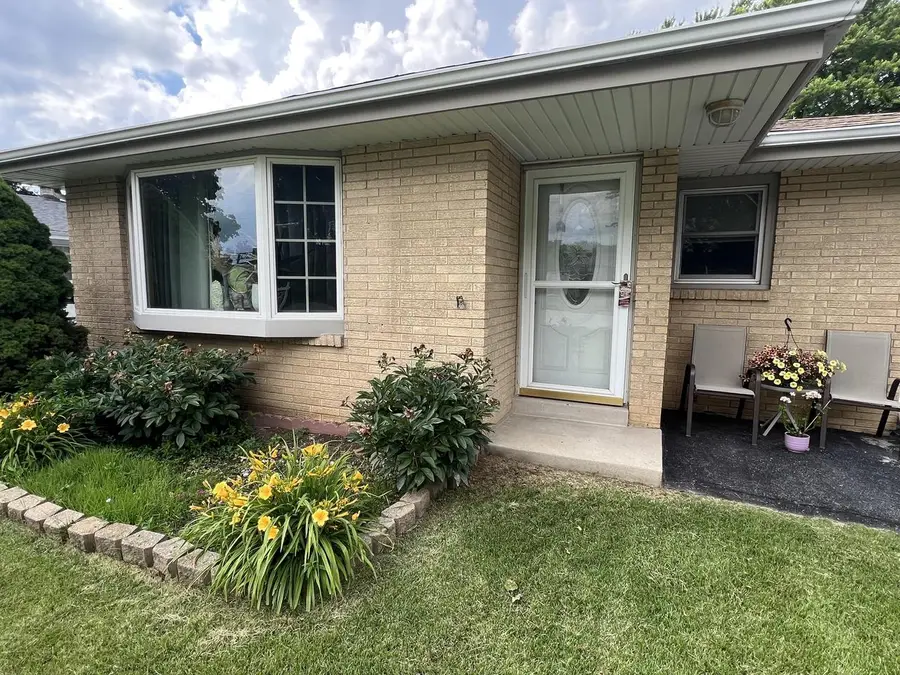 5324 W Allerton AVENUE, Greenfield, WI 53220 - #2