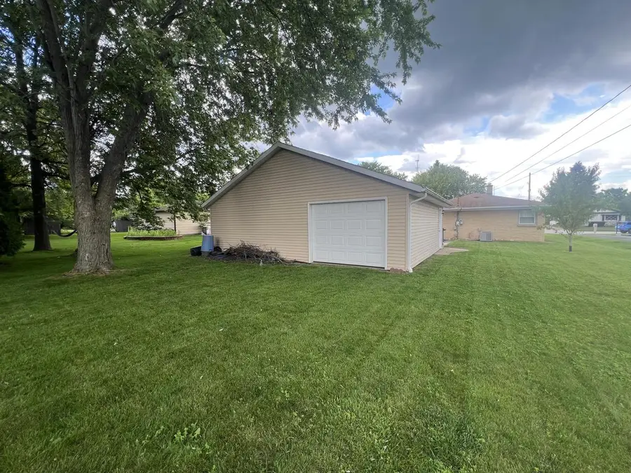 5324 W Allerton AVENUE, Greenfield, WI 53220 - #3