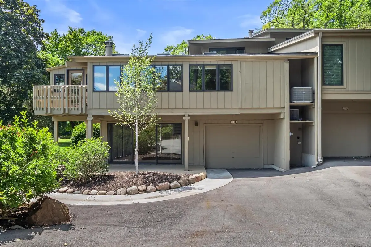 711 Thornridge COURT #B, Fontana, WI 53125 - #1