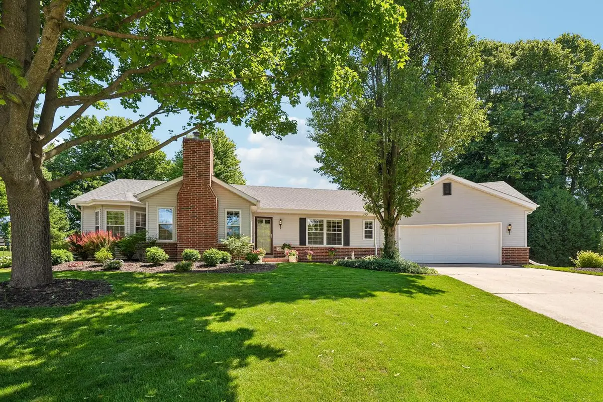 W72N540 Cider Mill COURT, Cedarburg, WI 53012 - #1