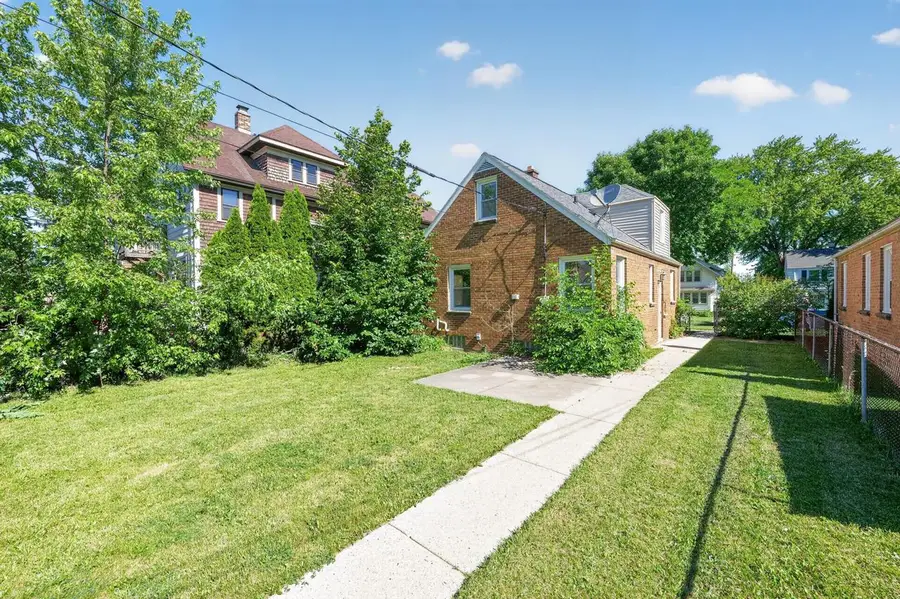 6431 W Girard AVENUE, Milwaukee, WI 53210 - #3