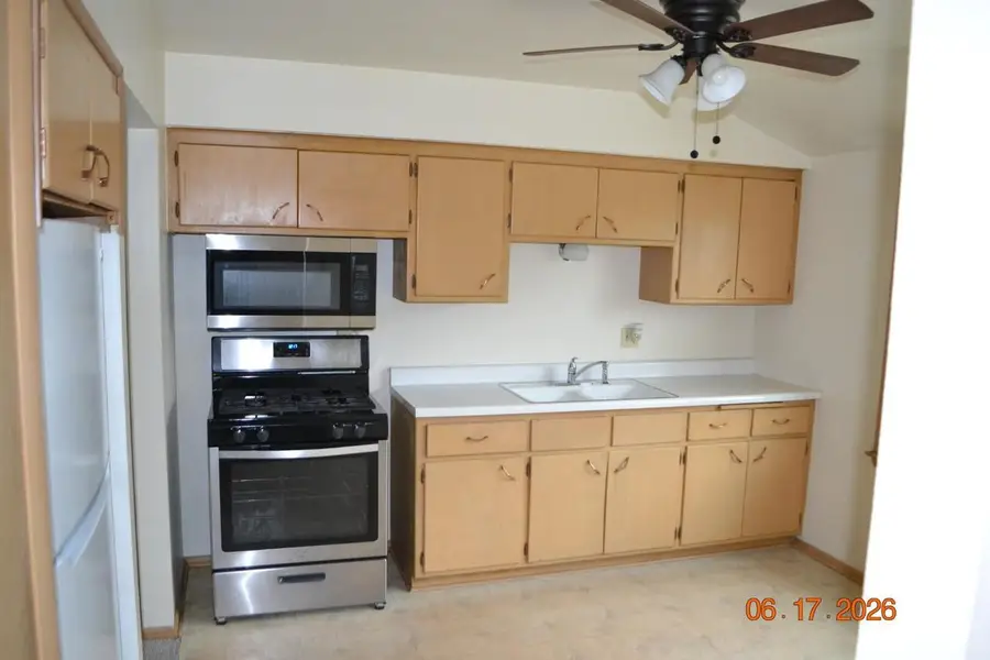 8926 W Tripoli AVENUE, Milwaukee, WI 53228 - #3