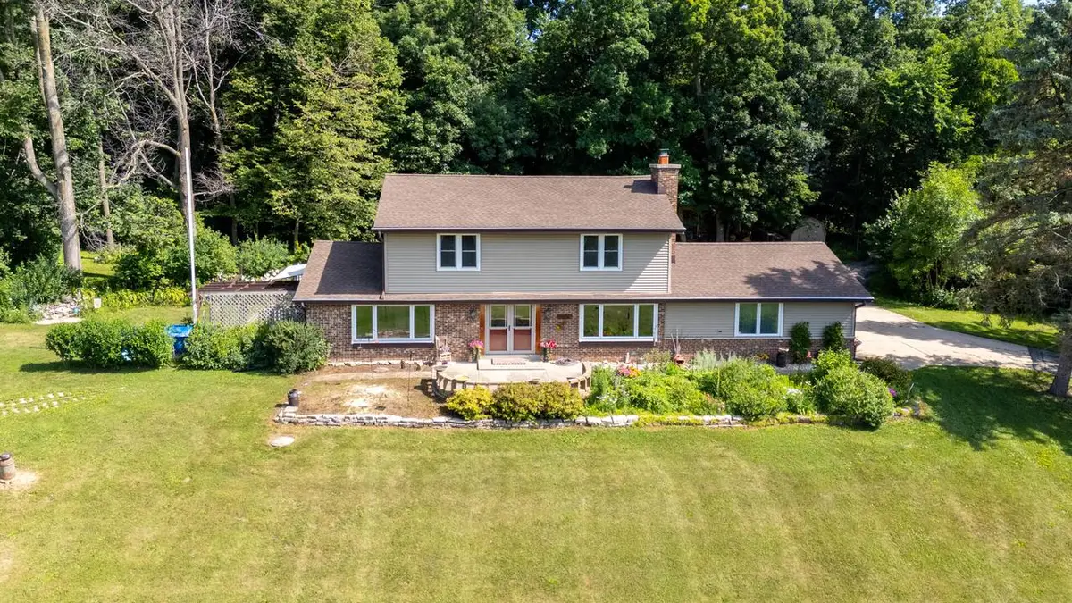 W250S4461 Center ROAD, Waukesha, WI 53189 - #1