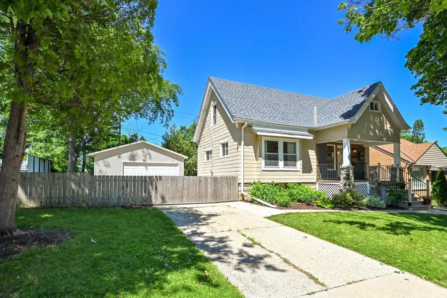 3725 S 5th PLACE, Milwaukee, WI 53207 - #2