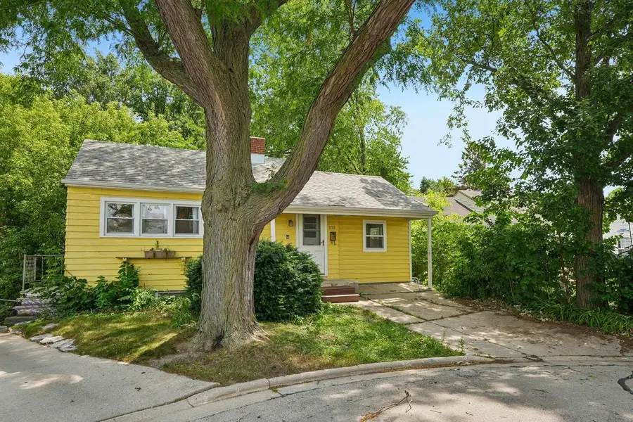 838 N 54th STREET, Milwaukee, WI 53208 - #3