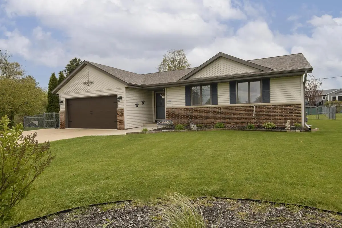 2775 Thomas DRIVE, East Troy, WI 53120 - #1
