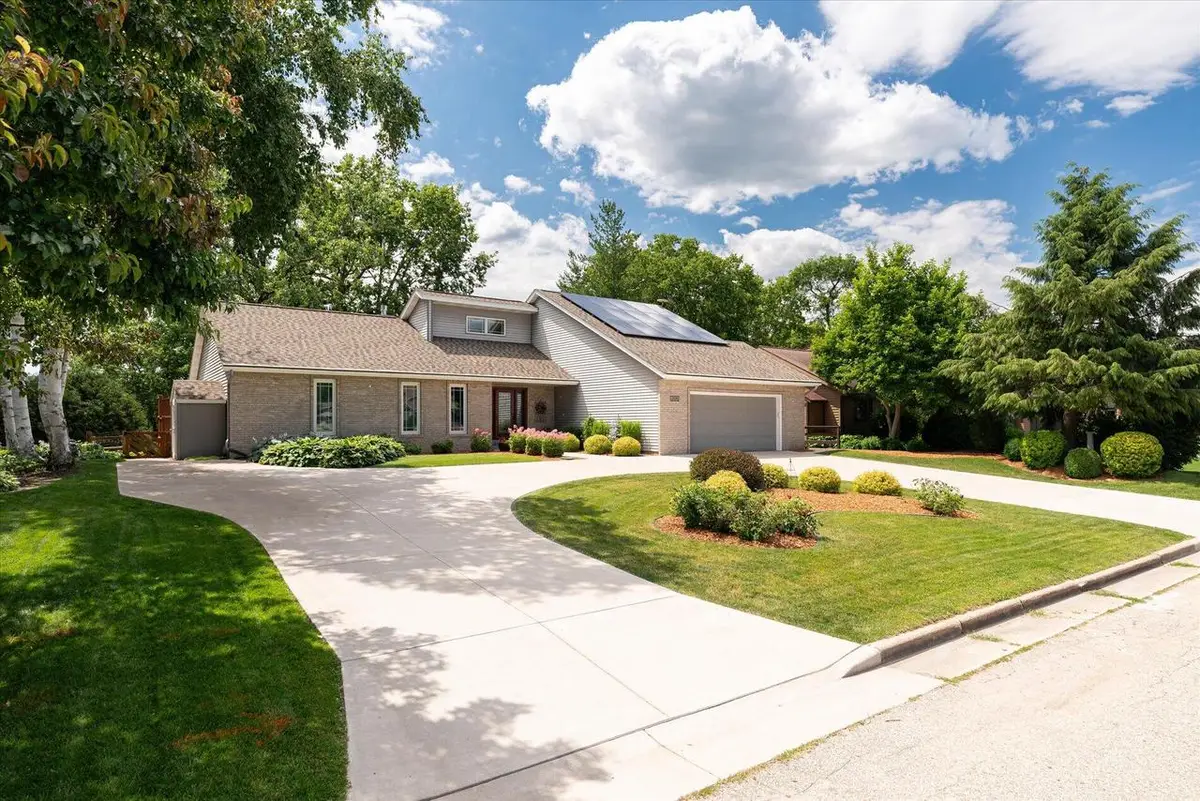 2529 Baumgartner DRIVE, La Crosse, WI 54603 - #1