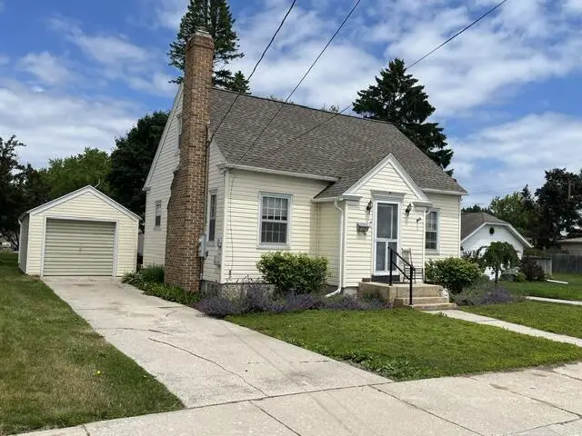 2112 30 STREET, Two Rivers, WI 54241 - #2