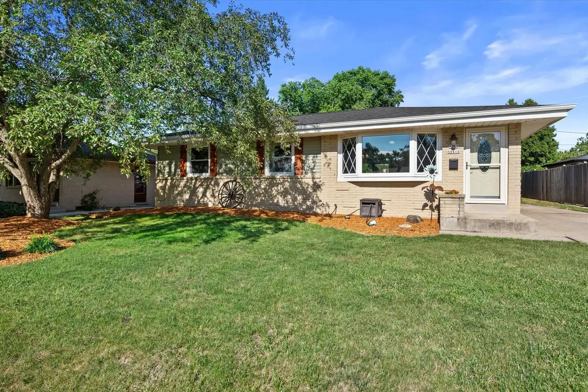 W148N8416 Albert PLACE, Menomonee Falls, WI 53051 - #1