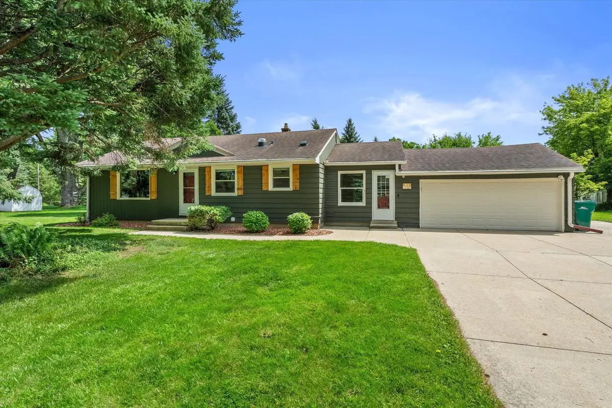 N64W14161 Lincoln LANE, Menomonee Falls, WI 53051 - #1